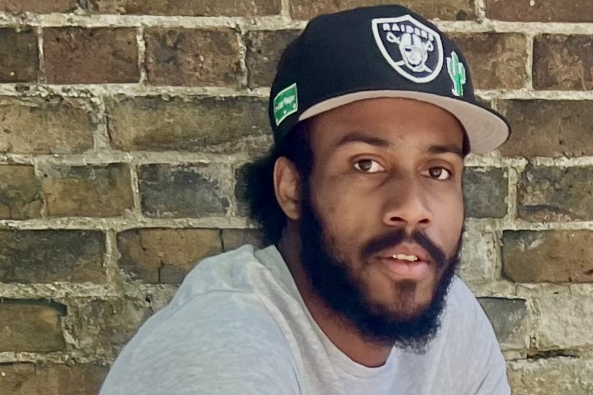 Bus driver, 25, shot dead outside pub in south London named by police