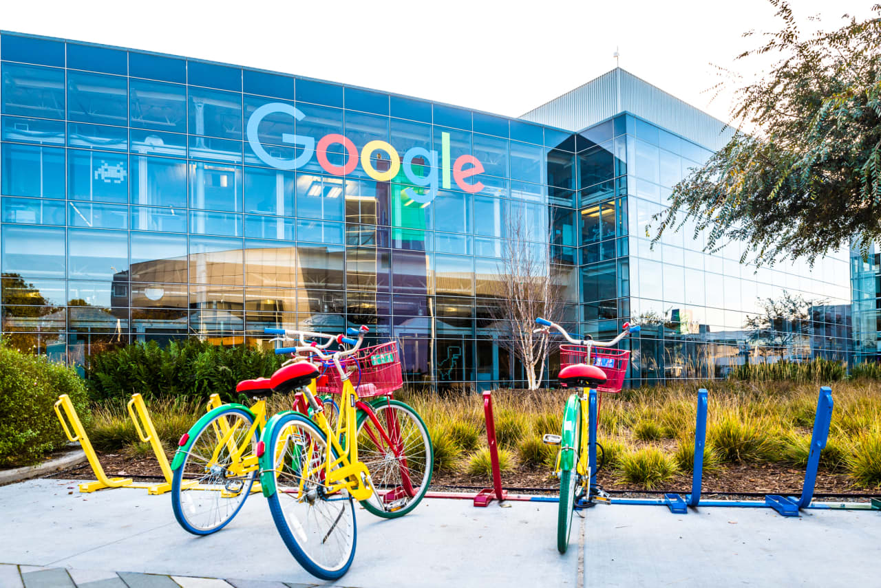 Alphabet’s stock slips as Nvidia’s $500 billion financing deal threatens custom chips