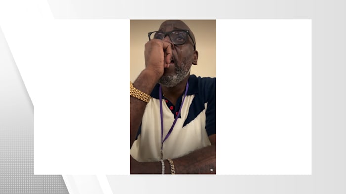HISD teacher says he ‘broke down’ after seniors struggled to read and write on second day of classes
