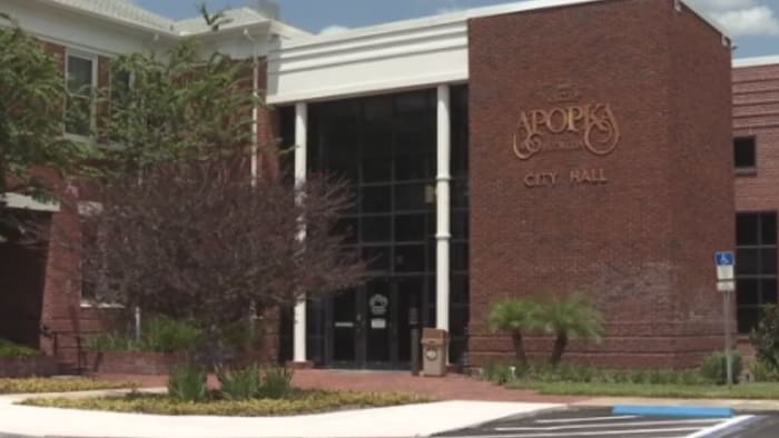 Apopka to pause hirings for new positions temporarily amid budget concerns