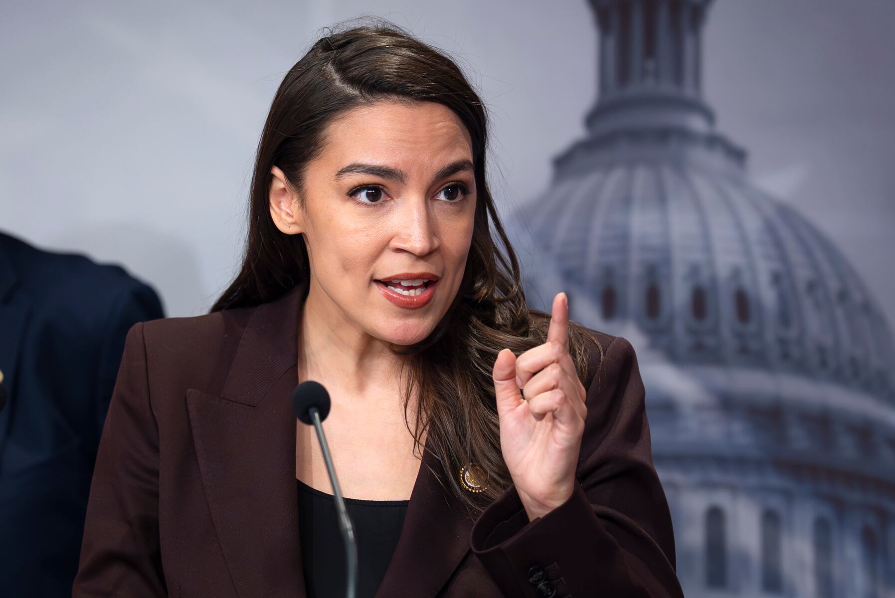AOC gives blunt response on relationship status after crazy news week