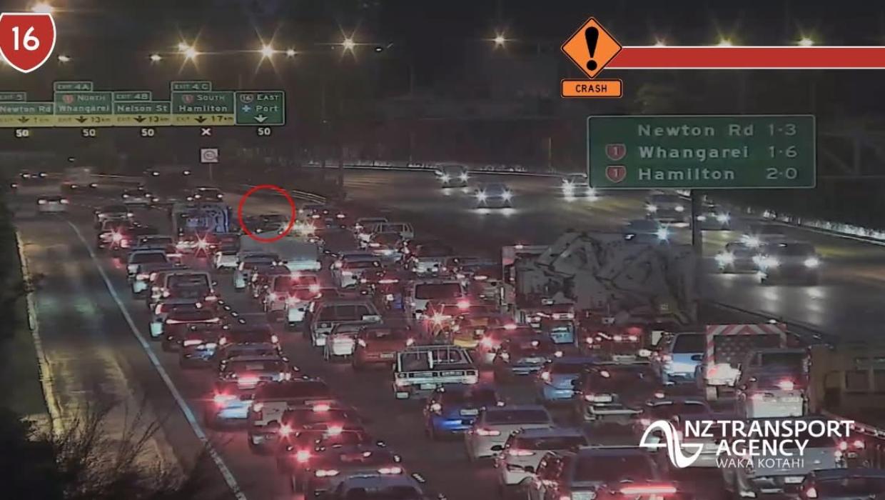 Early morning crash causes delays on Auckland’s Northwestern Motorway