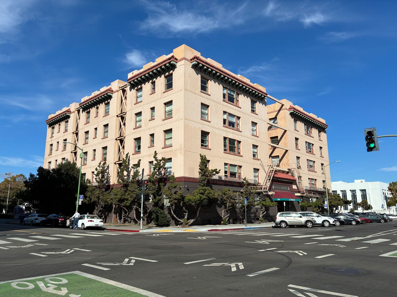 2 months of broken elevators prompts Oakland to sue major landlord