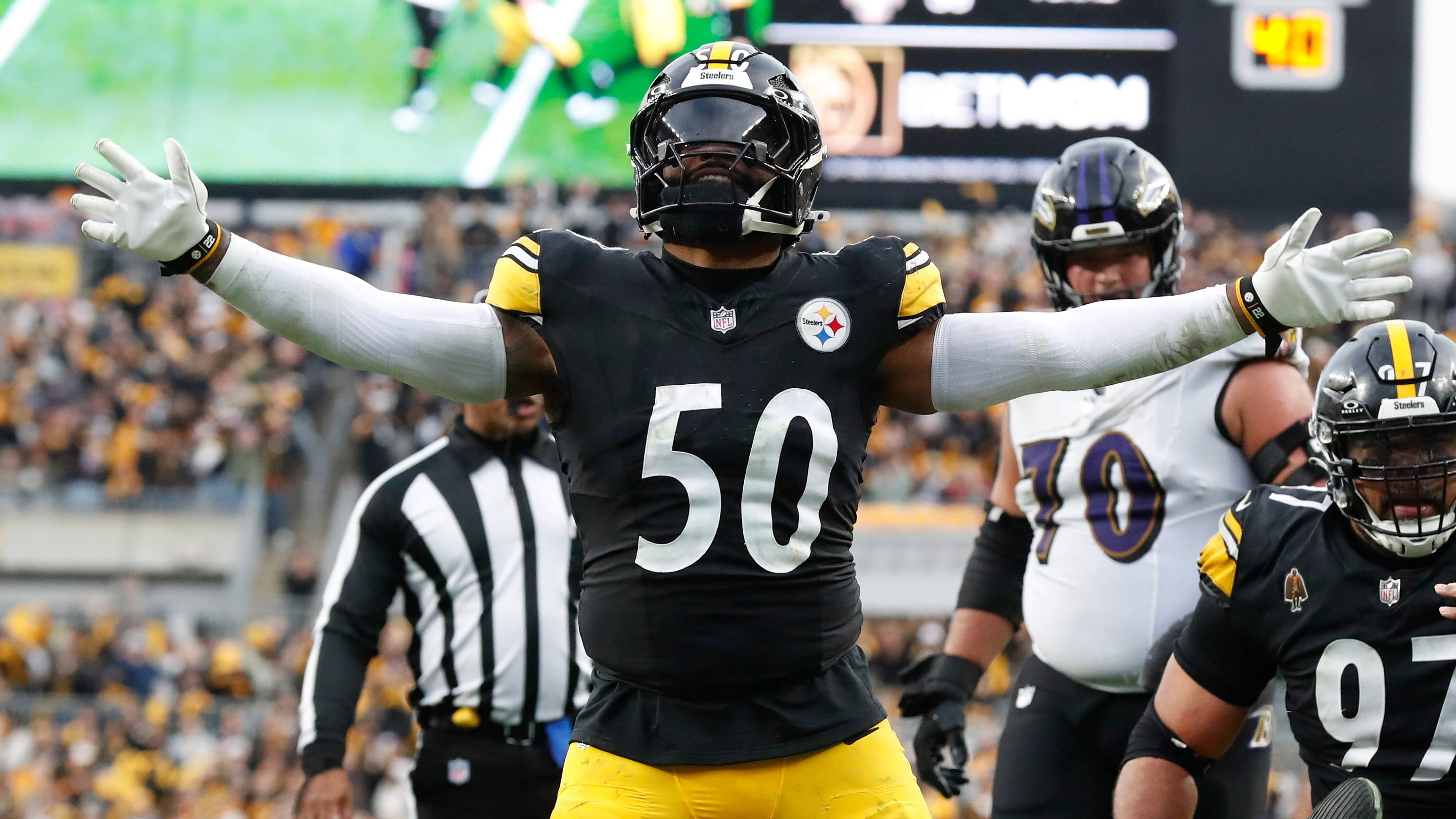Steelers Reunite With Veteran LB Elandon Roberts
