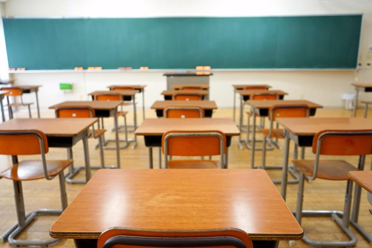 Teacher disciplined for filming noisy students for 5 seconds, sparking 'emotional abuse' debate