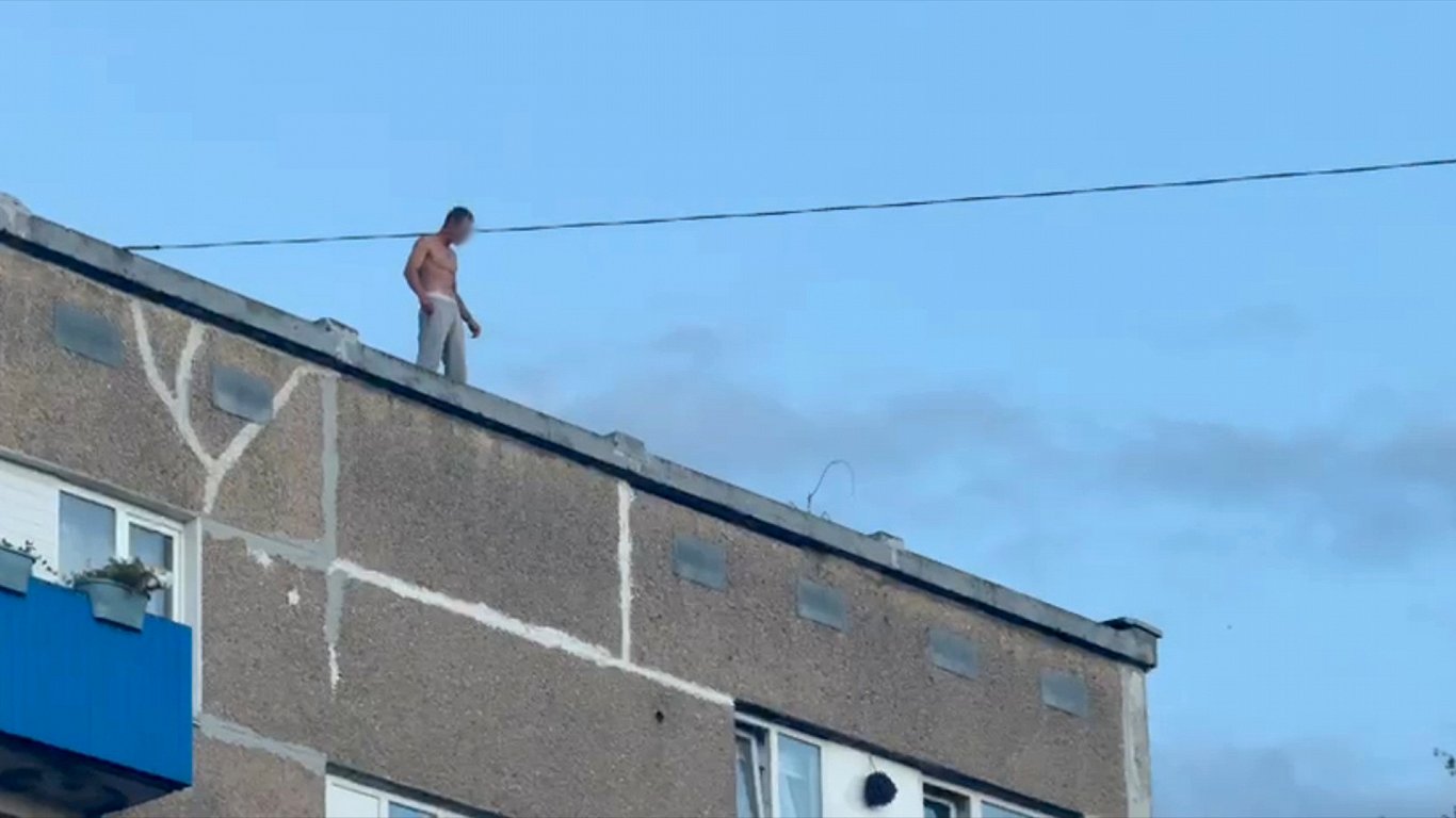 Abuser in Jēkabpils attacks partner, stands on roof