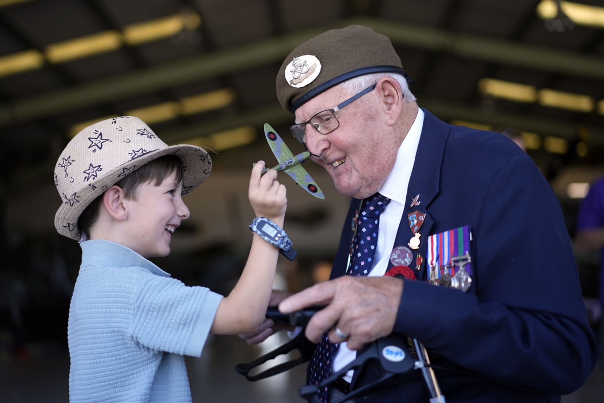 Second World War veterans with combined age of 300 take off in Spitfires