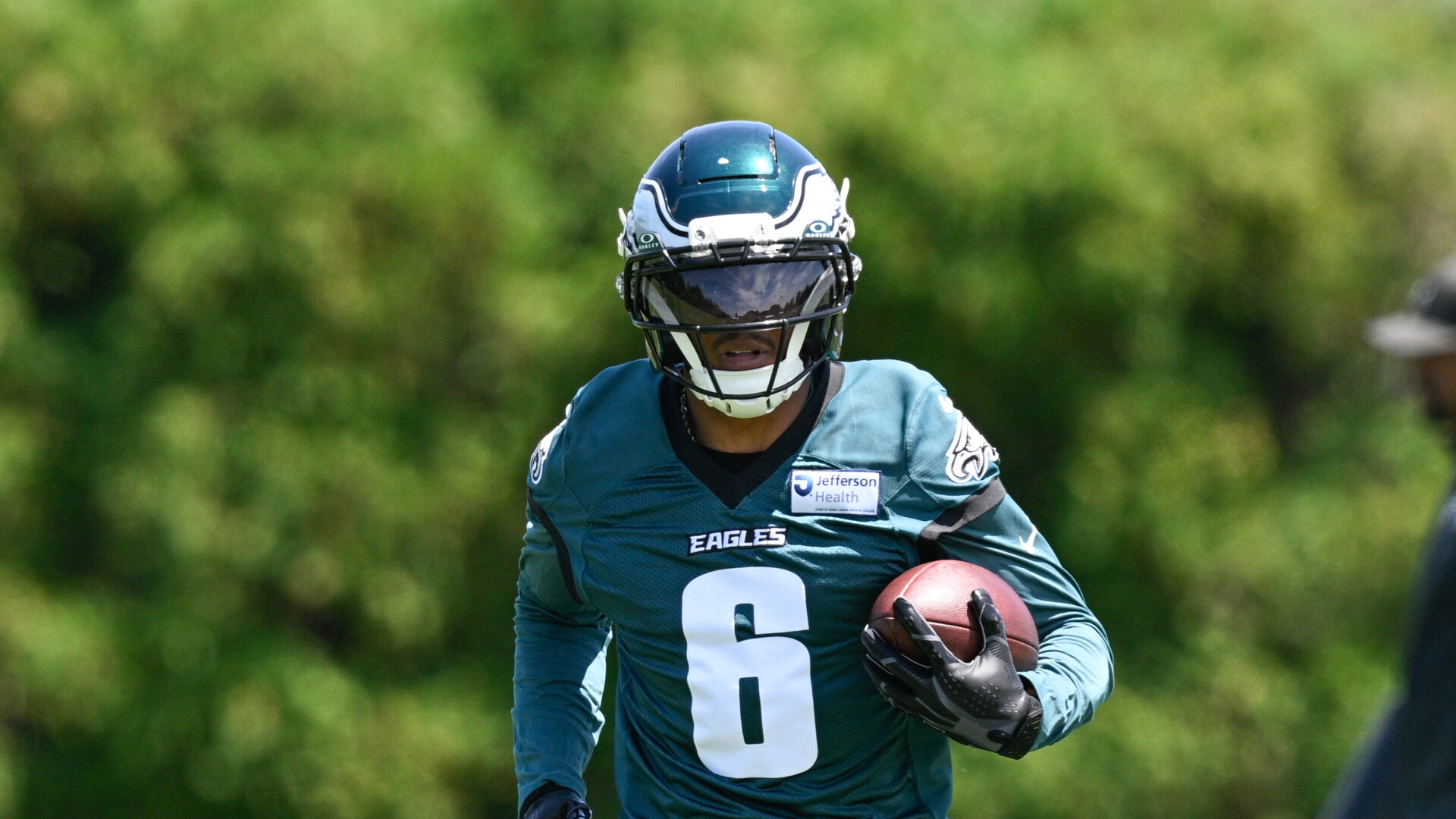 Devonta Smith, Makai Lemon remain out of Eagles practice