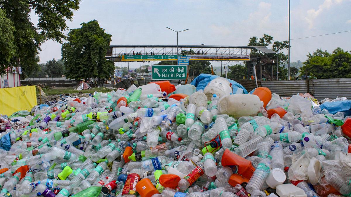 Kanwar Yatra leaves 7,000 tonnes of waste in Haridwar; urine-filled bottles found at Har Ki Pauri