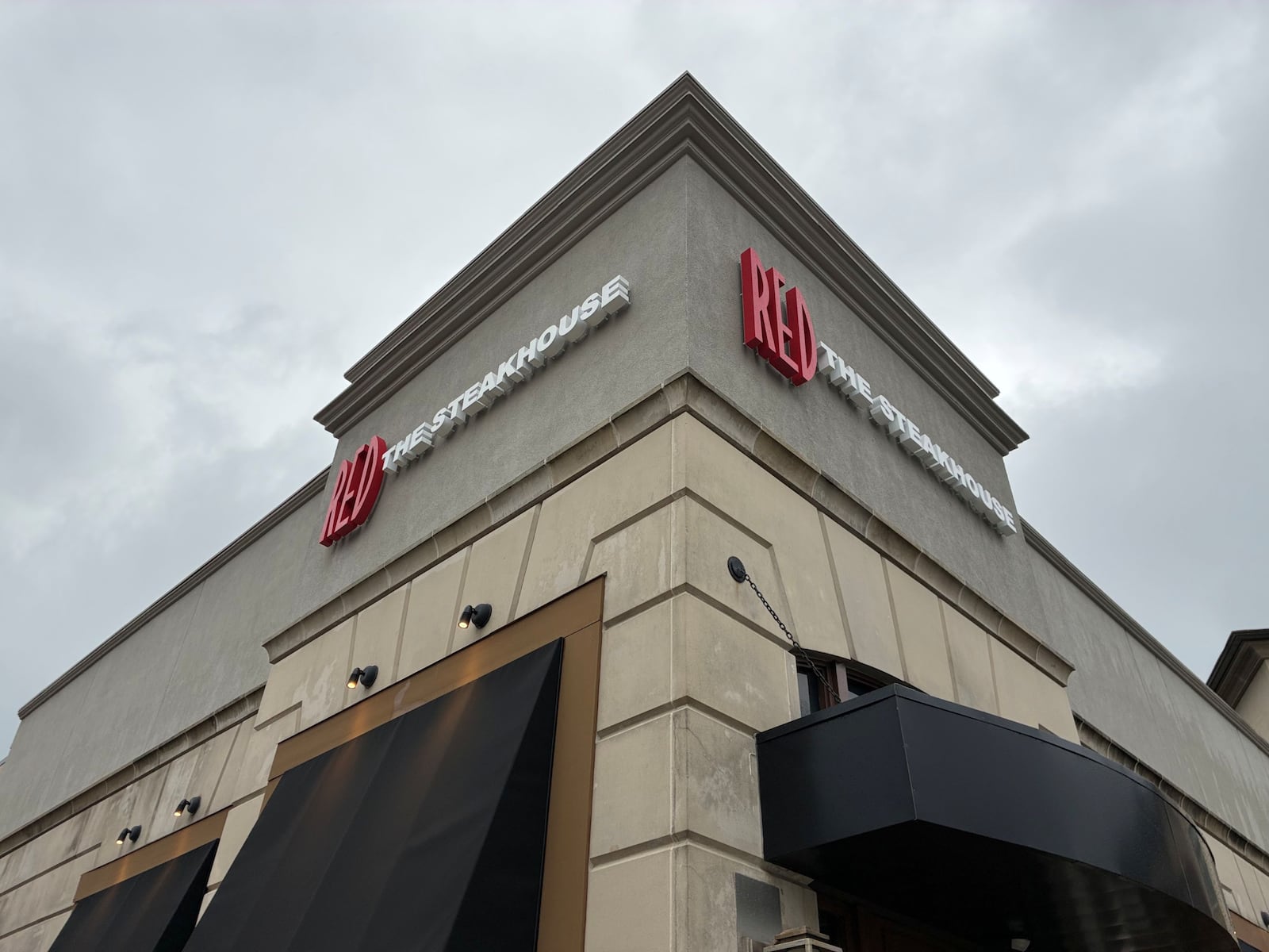 Red, the Steakhouse is open in Woodmere — and the new look is worth seeing