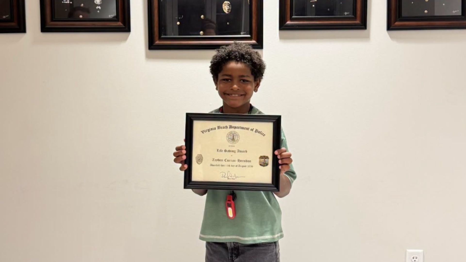 7-year-old Virginia boy receives lifesaving award after helping mother during medical emergency