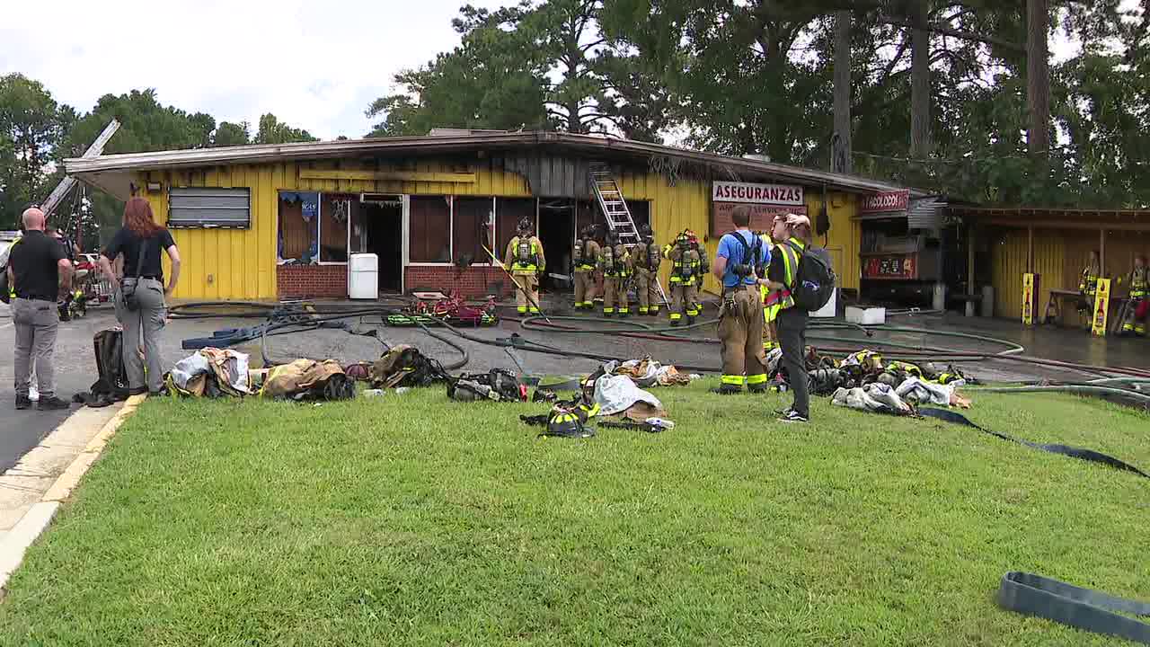 2 employees hospitalized after fire at Mableton supermarket