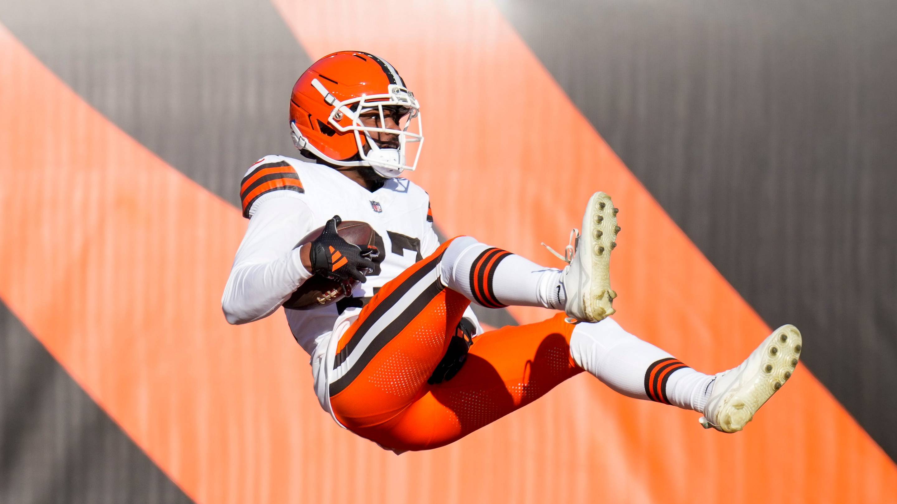 Giants Sign Two Cornerbacks, Cut Ties With Two Others Ahead of Preseason Opener