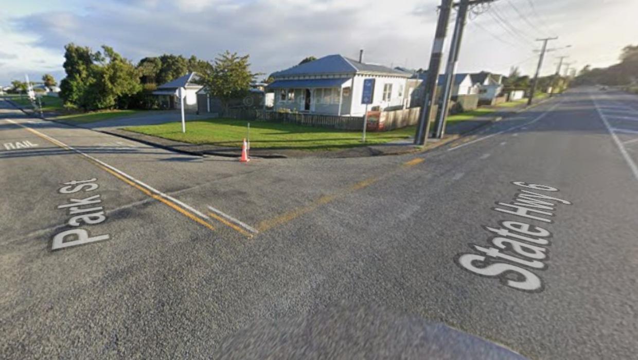 Pedestrian seriously injured in Hokitika crash, major roads closed