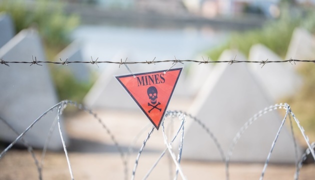 Lithuania builds new defensive line on border with Russia and Belarus