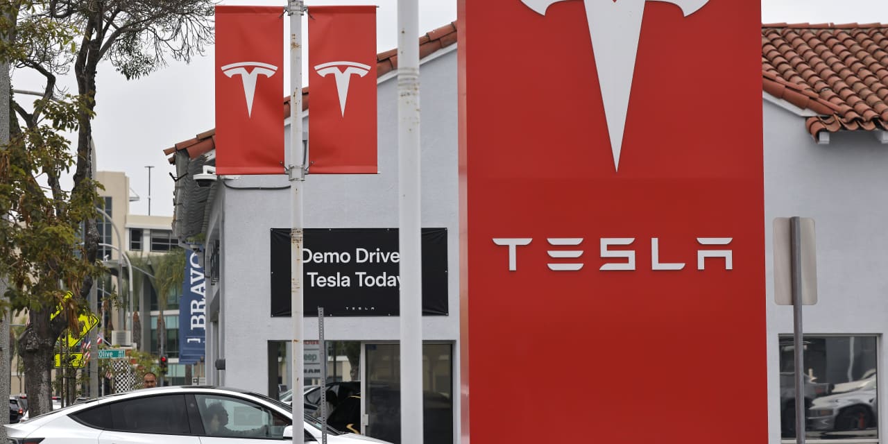 Tesla Stock Set to Snap Win Streak. Its Rough Stretch Isn’t Over.