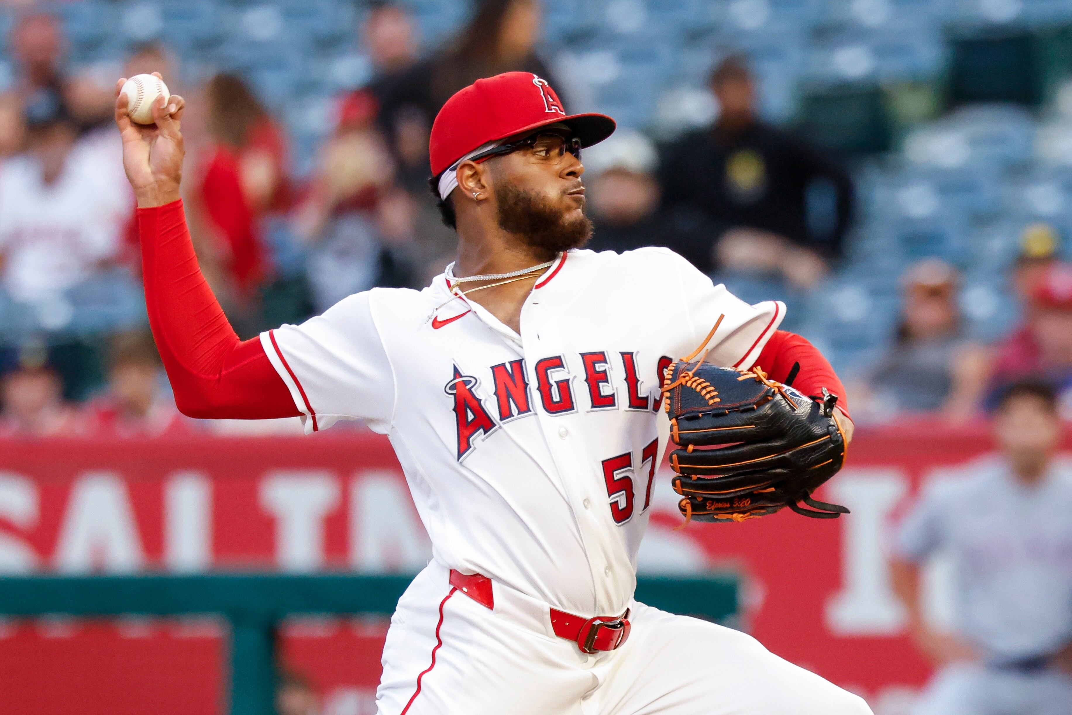 Ureña pitches Angels past Rangers 7-0 as Trout and Guzman lead offense with 3 hits apiece