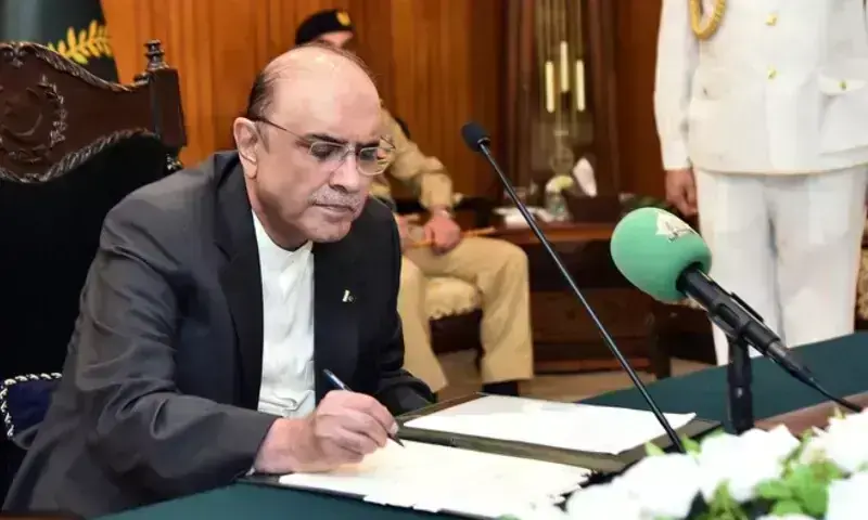President Zardari approves summoning of NA, Senate sessions on August 17