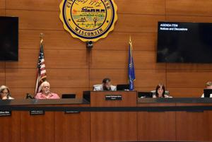 La Crosse knocks down city administrator proposal by 1 vote