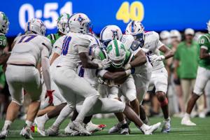 Roswell powers past Walton in Classic