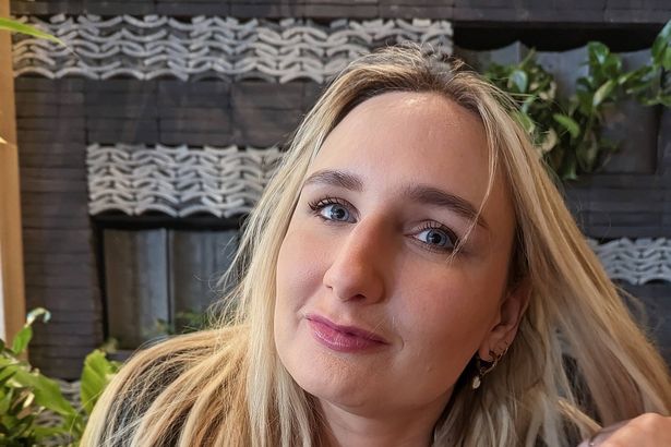 Mum, 39, dies from heart attack after waiting 80 minutes for ambulance as kids watched dad do CPR
