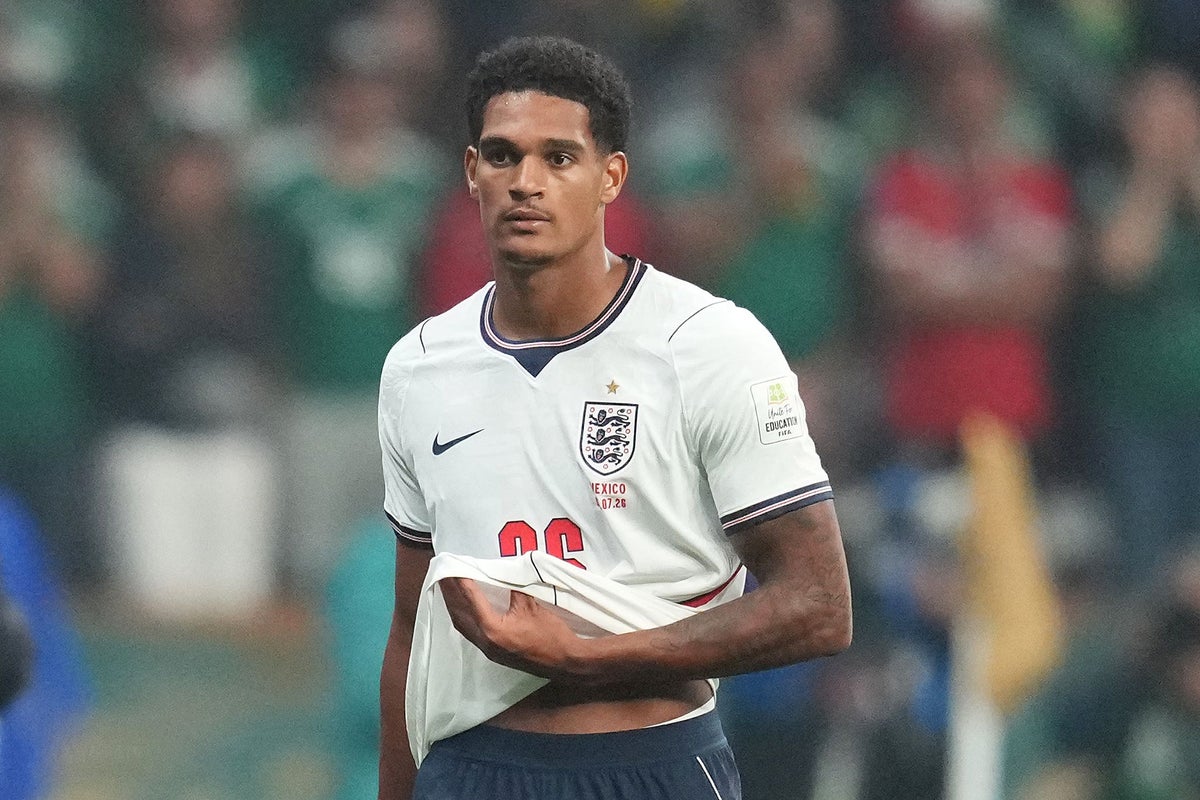 Arsenal ‘in talks’ to sign former Liverpool defender