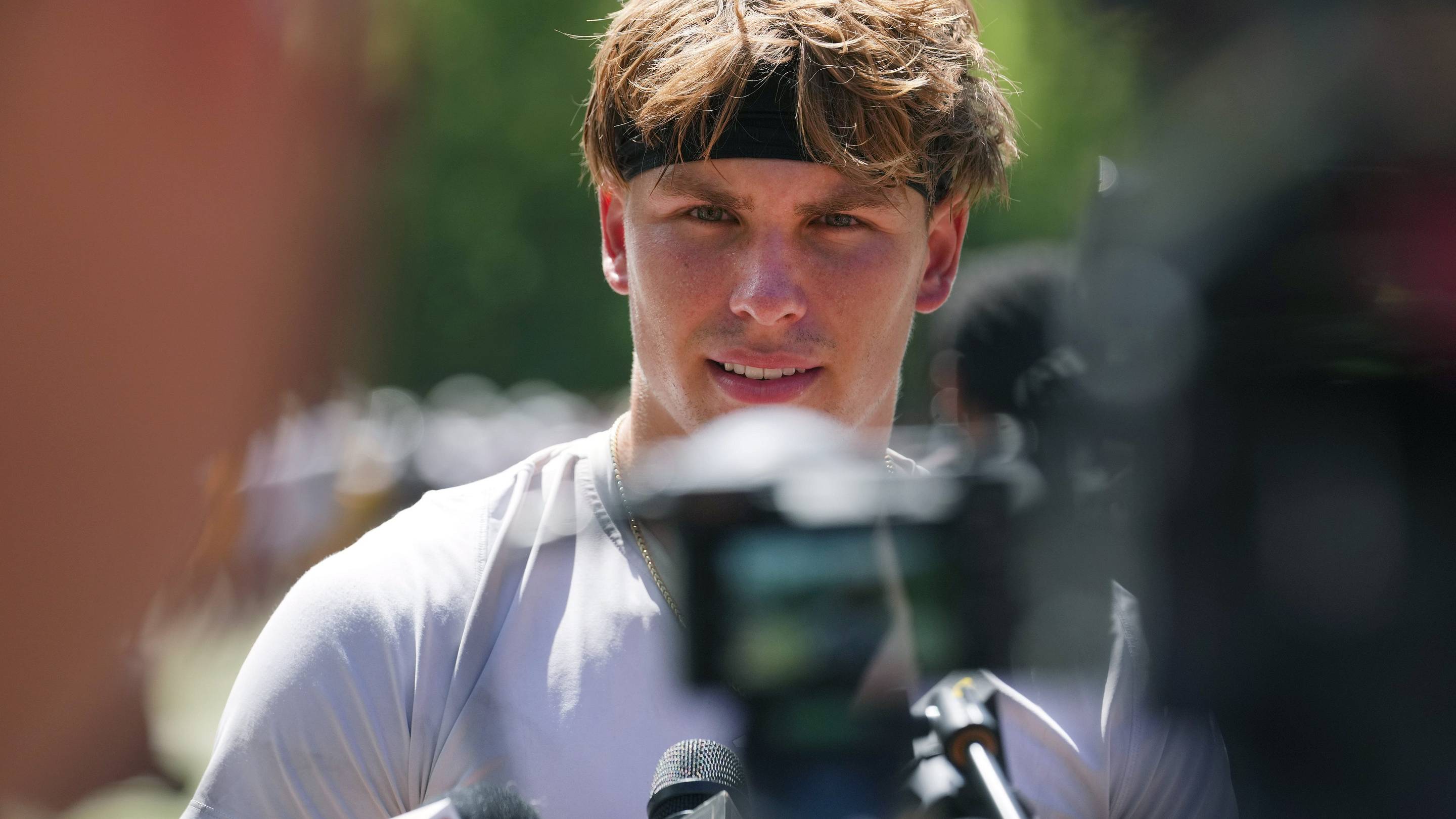 LSU QB Sam Leavitt Knows What Lane Kiffin Demands From Him This Season