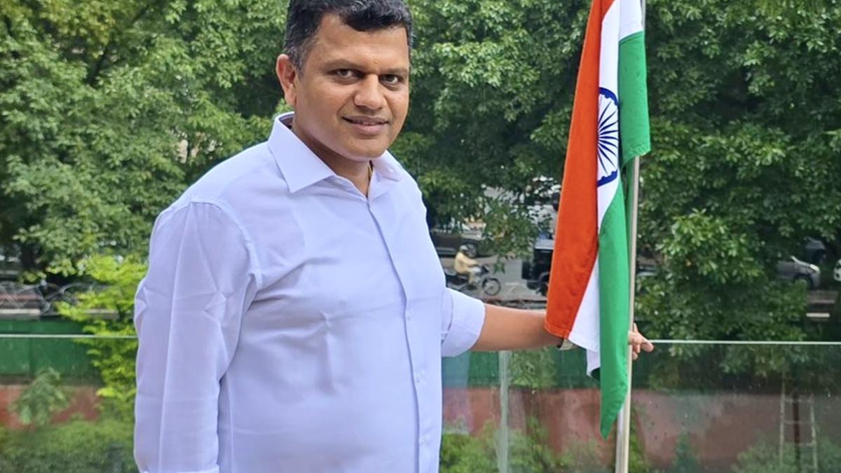 Zameer Ahmed Khan’s ‘refusal’ to hoist the National Flag is the ‘height of unapologetic irresponsibility', says Capt. Chowta