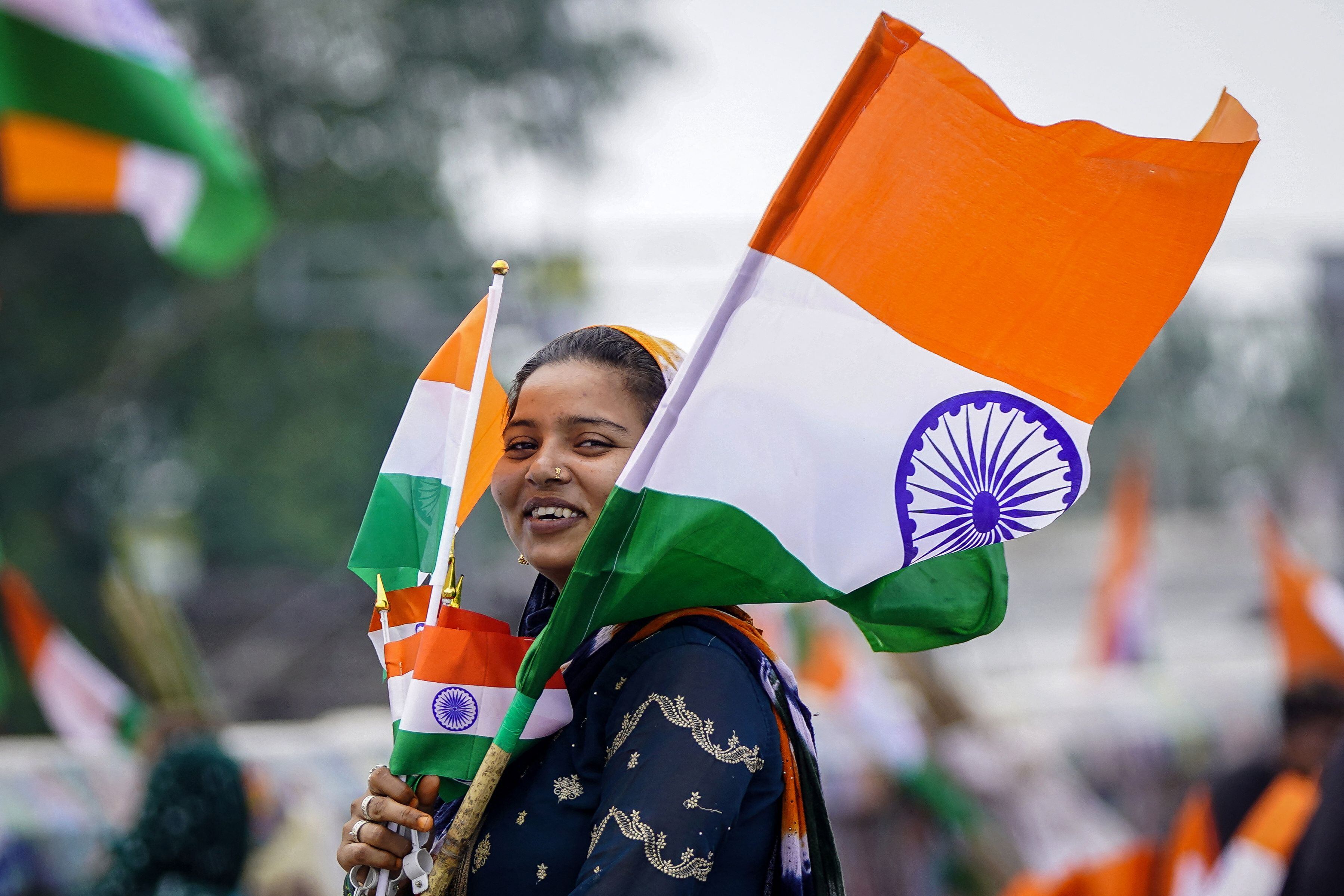 Indian ambassador calls on young people to continue to work for progress of UAE