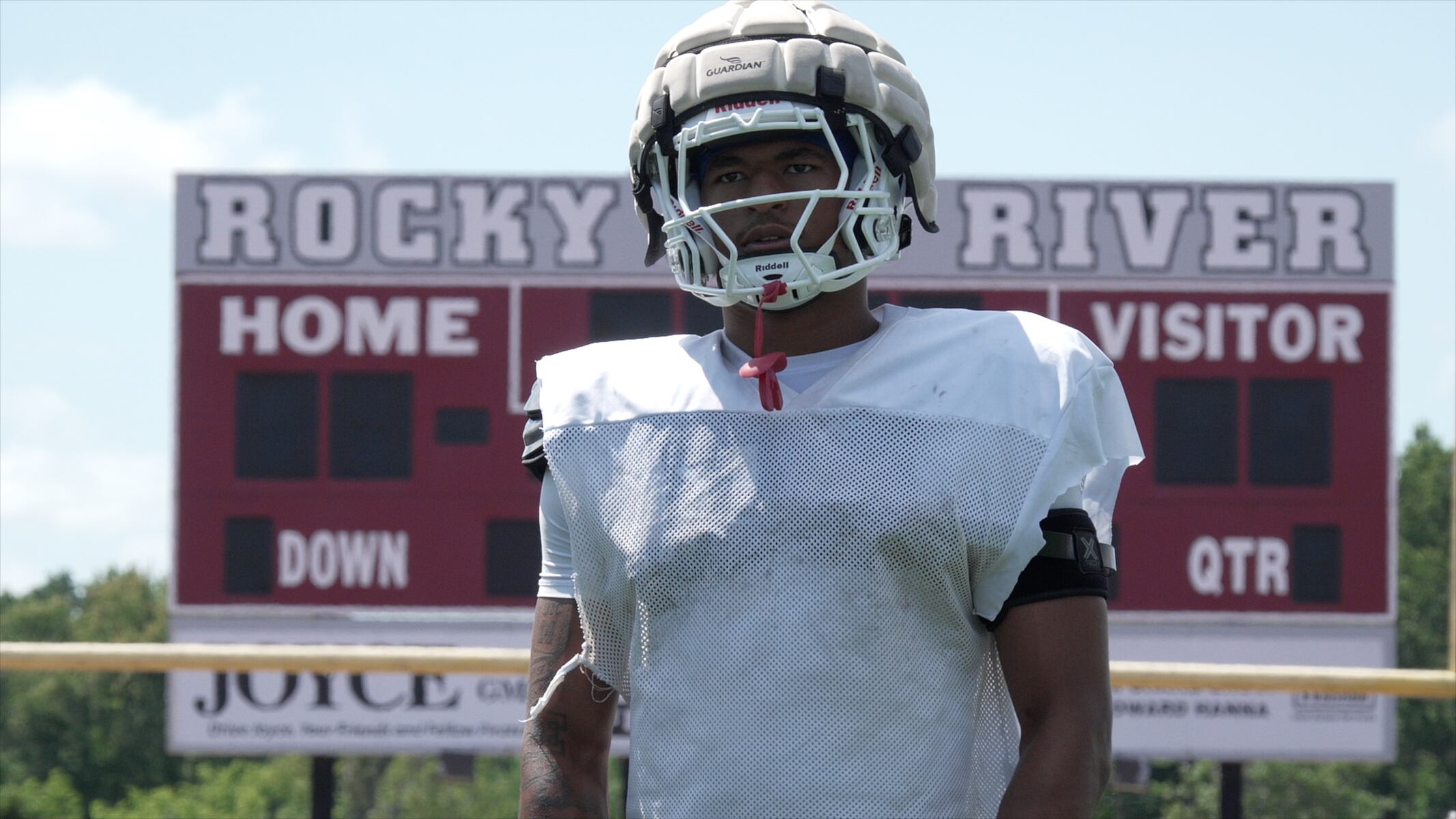 Who is the best two-way football player in NE Ohio for 2026? Cast your vote now