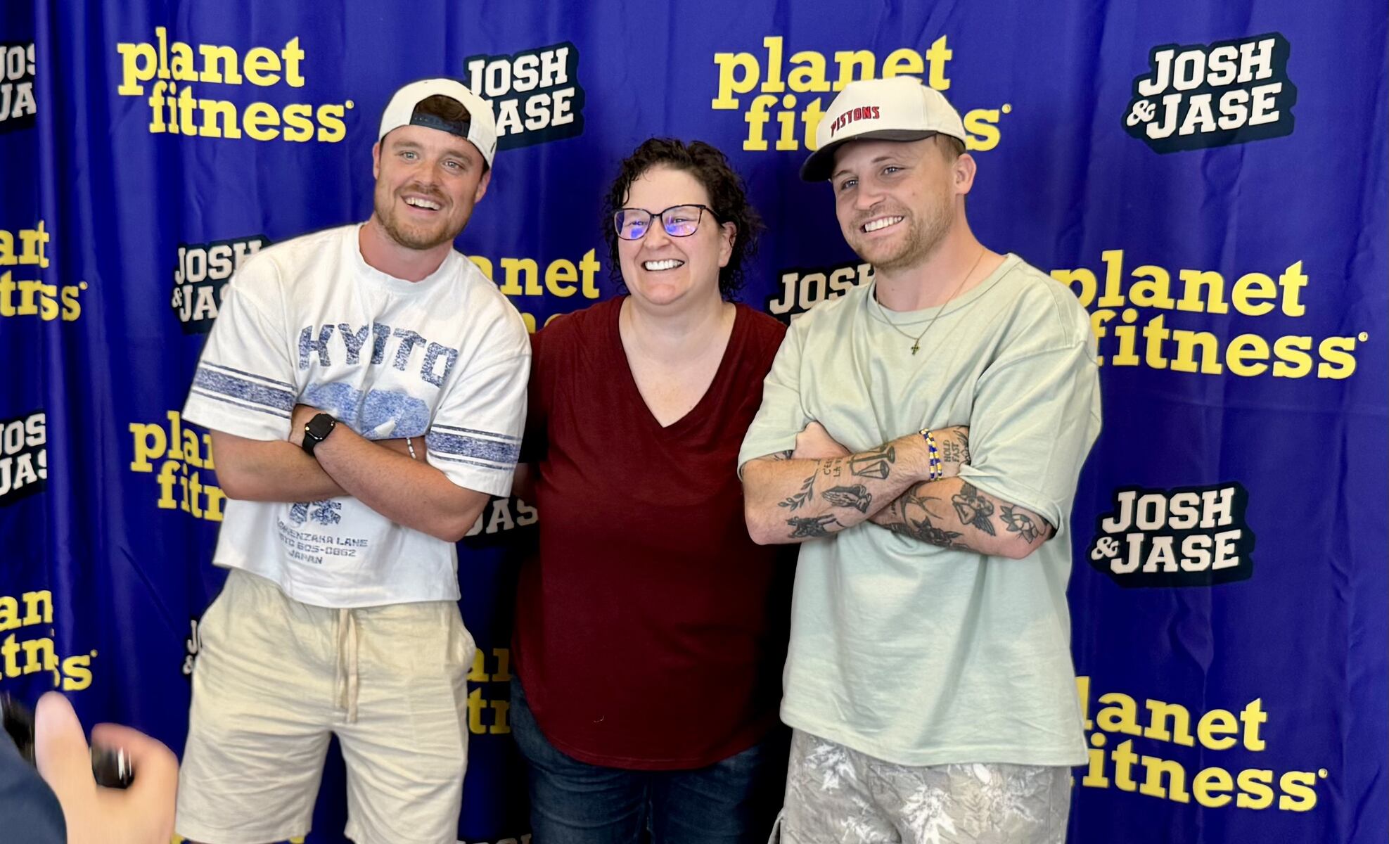 Josh and Jase meet and greet draws massive crowd