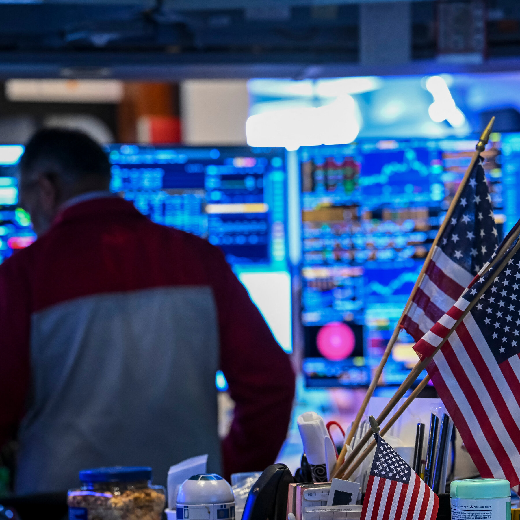 Stock Trading in Congress Becomes an Attack Line in Midterm Campaigns