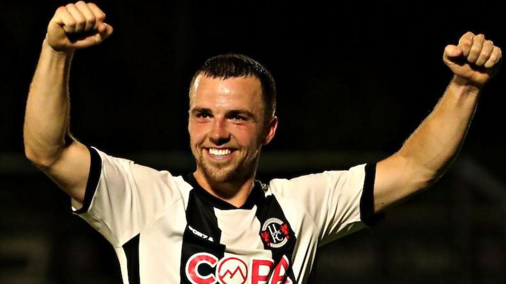 Cymru Premier: Llandudno beat Holywell to go top