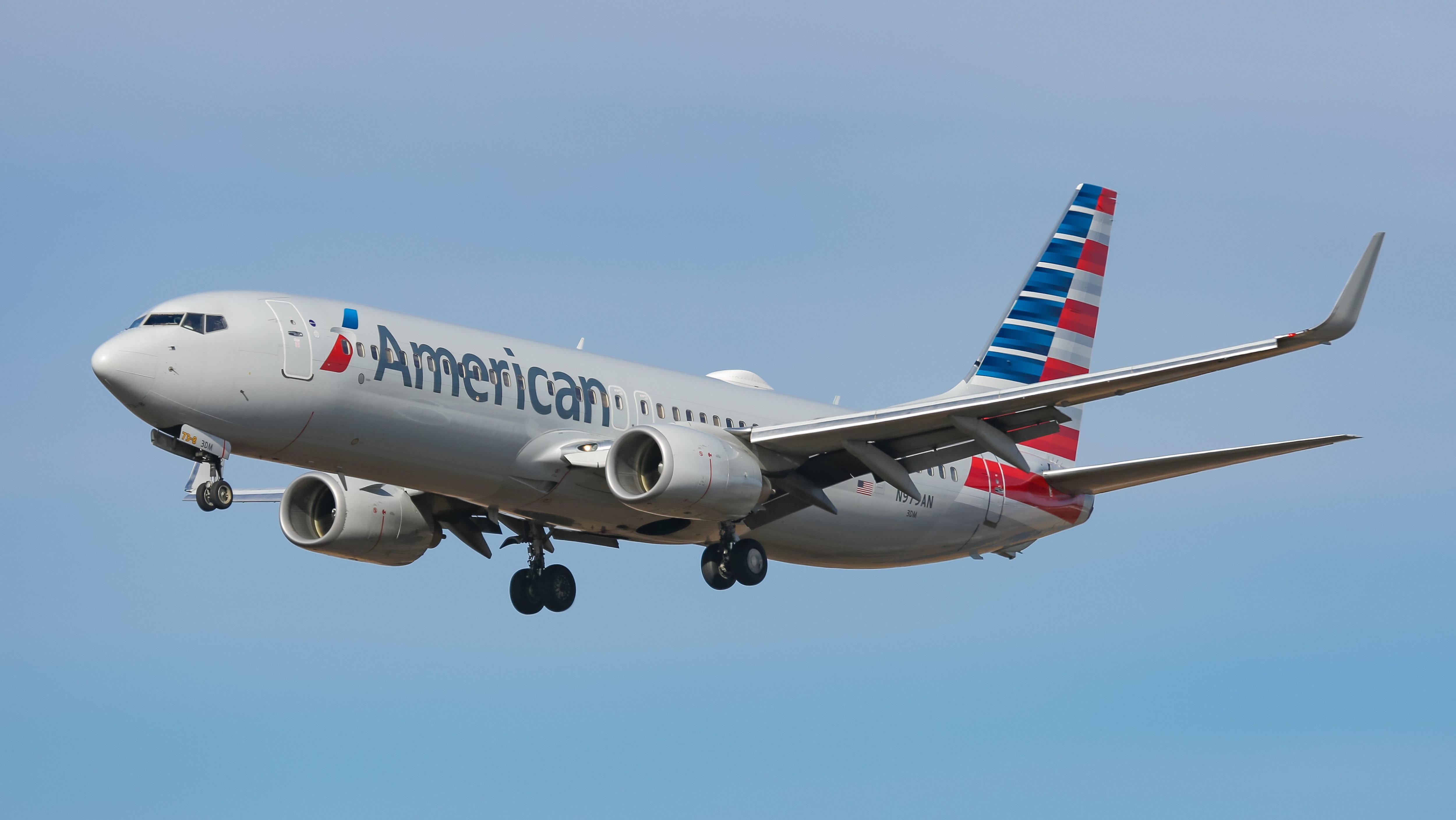 Quick-thinking air traffic controller helps 2 planes avoid potential disaster