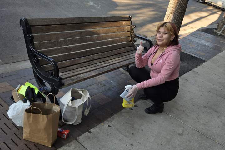 Saskatoon woman volunteers to clean benches downtown