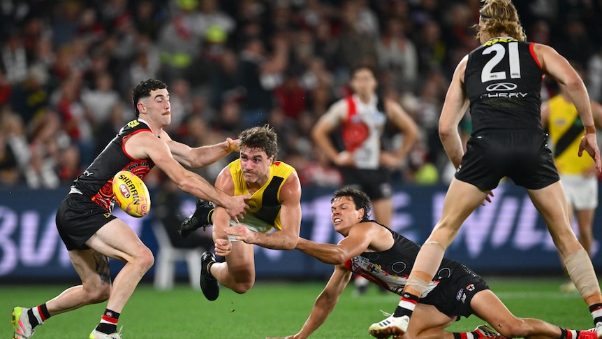 Tigers–Saints starts big day of footy, ahead of Q-Clash, Hawks–Pies