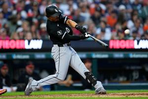 Vargas hits 2 HRs, Peters and Murakami power five-run inning to lift White Sox over Tigers 9-5