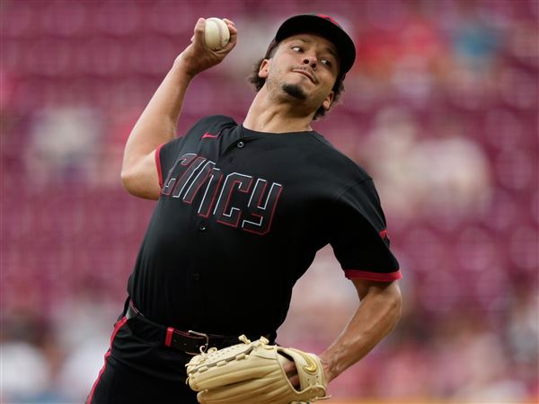 Chase Burns strikes out 8 in 7 innings, outduels Sandy Alcantara in Reds' 1-0 win over Marlins