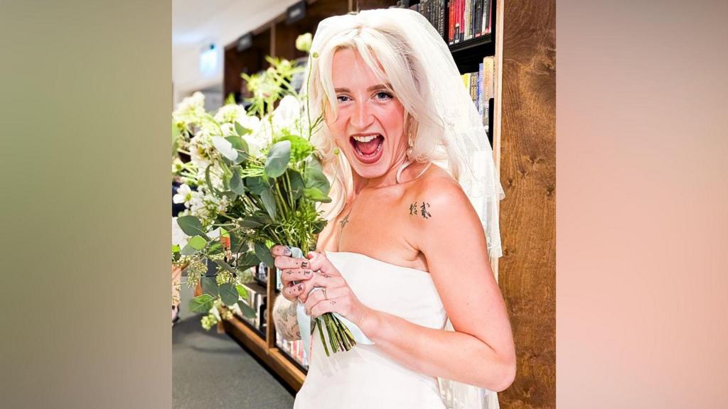 Bride dazzles in thrifty wedding with £2 charity shop dress