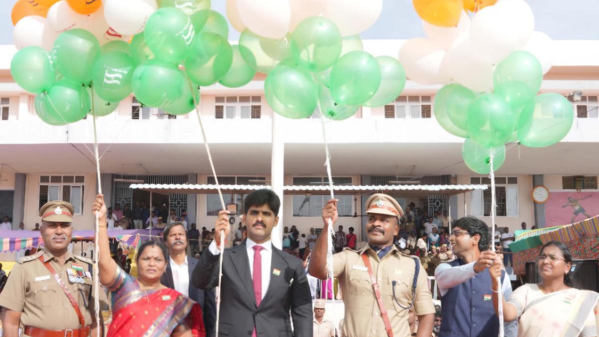 Welfare assistance, honours distributed on I-Day in Kanniyakumari
