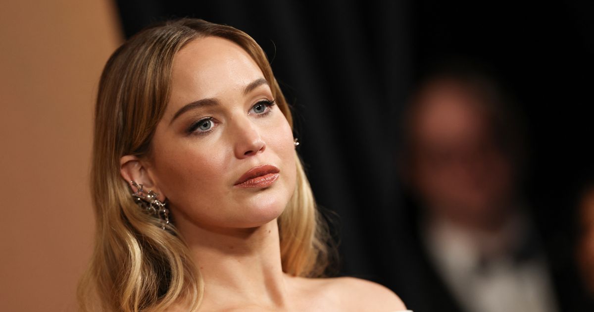 Report: Hollywood Stars Rethinking Getting Involved in Politics, Expert Says Voters 'Tired of Celebrities Telling Them How to Think'