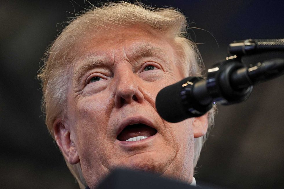 Trump poses with George Washington in unhinged posting spree