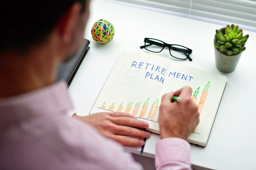 She Wants to Retire at 62 With $900K. Is That Enough?