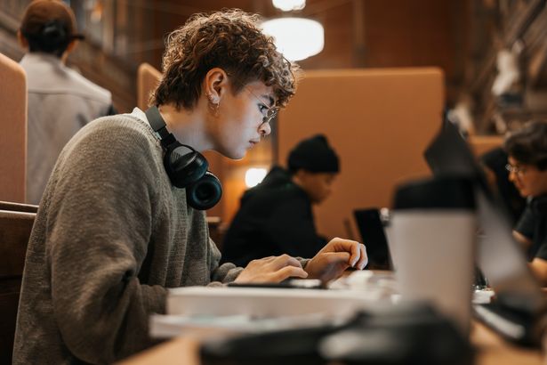 Laptops more essential to students than books, survey finds