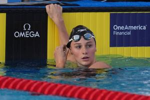 Lani Pallister stuns Katie Ledecky with her first international 800 free loss at Pan Pacs