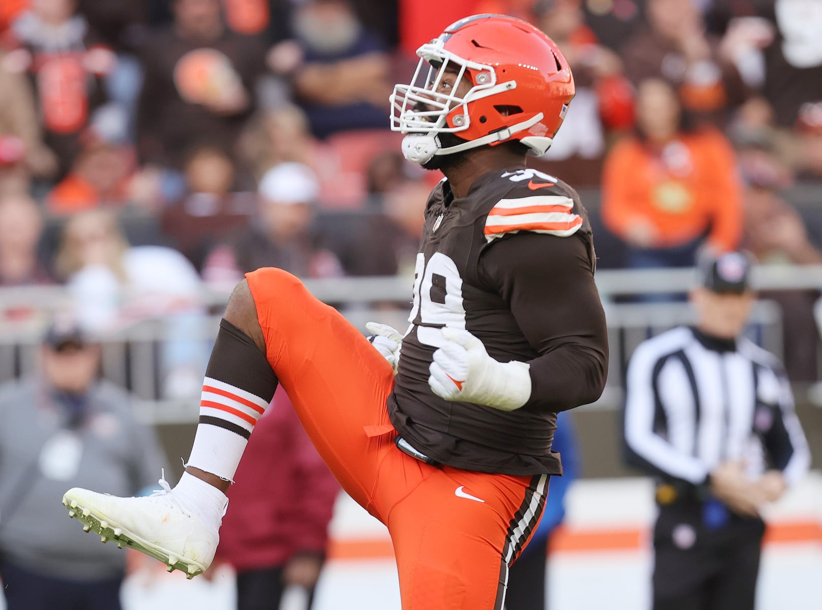 Browns could re-sign Za’Darius Smith by Sunday; Mike Hall Jr. on the mend: Mary Kay Cabot