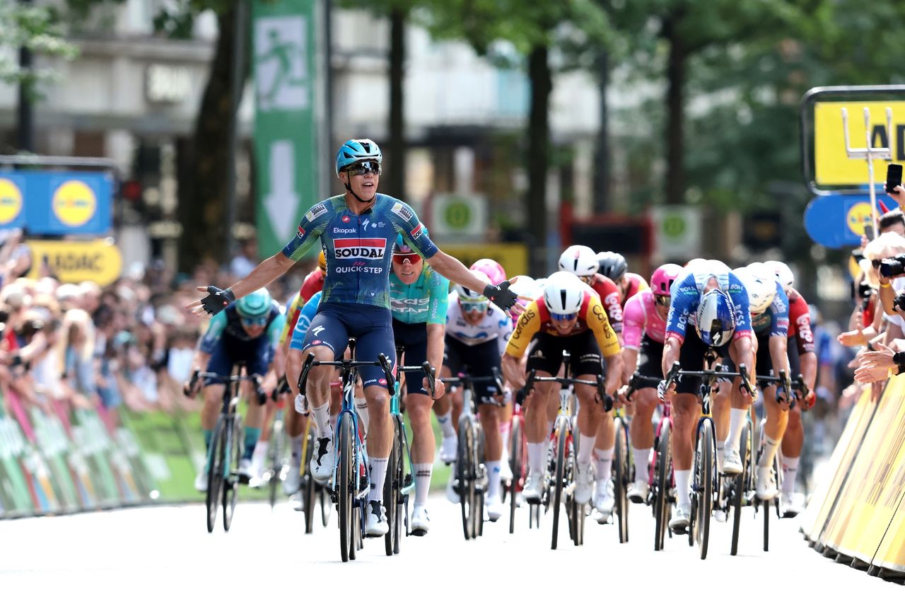 ADAC Cyclassics Hamburg: Paul Magnier takes sprint win after perfect leadout