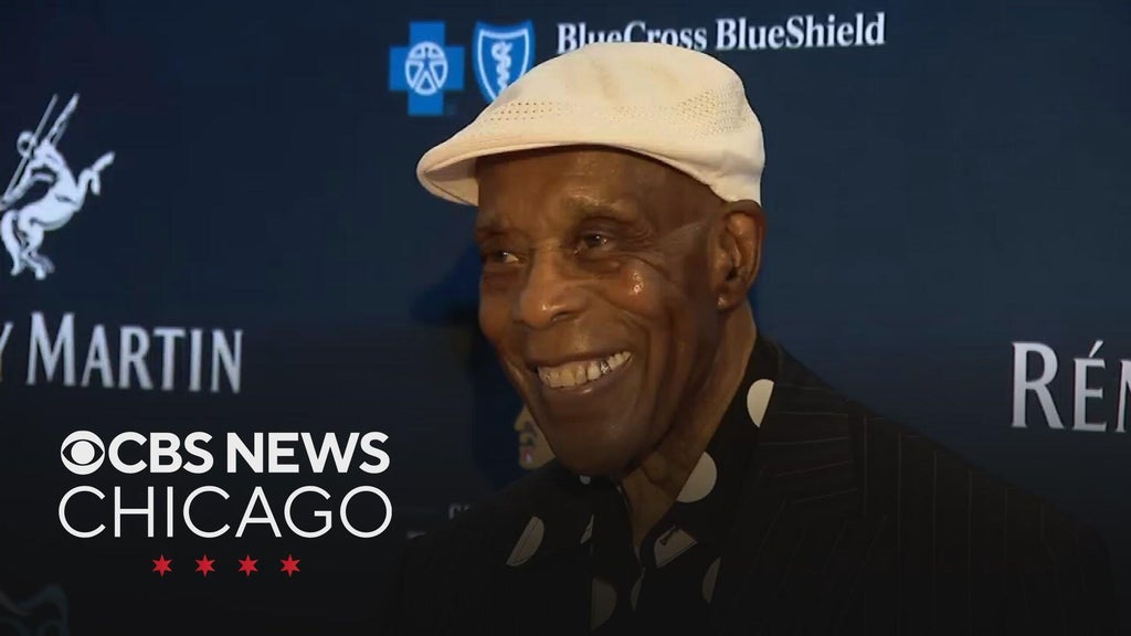 Buddy Guy receives Chicago music legend award at Obama Presidential Center
