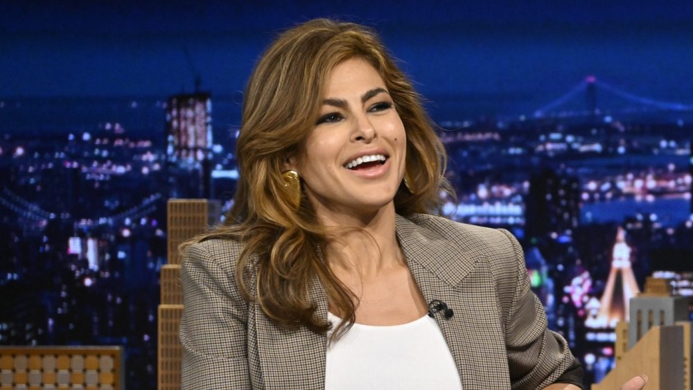 Eva Mendes Wore the Casual $20 Dress Style Rich Moms Wear for Errands