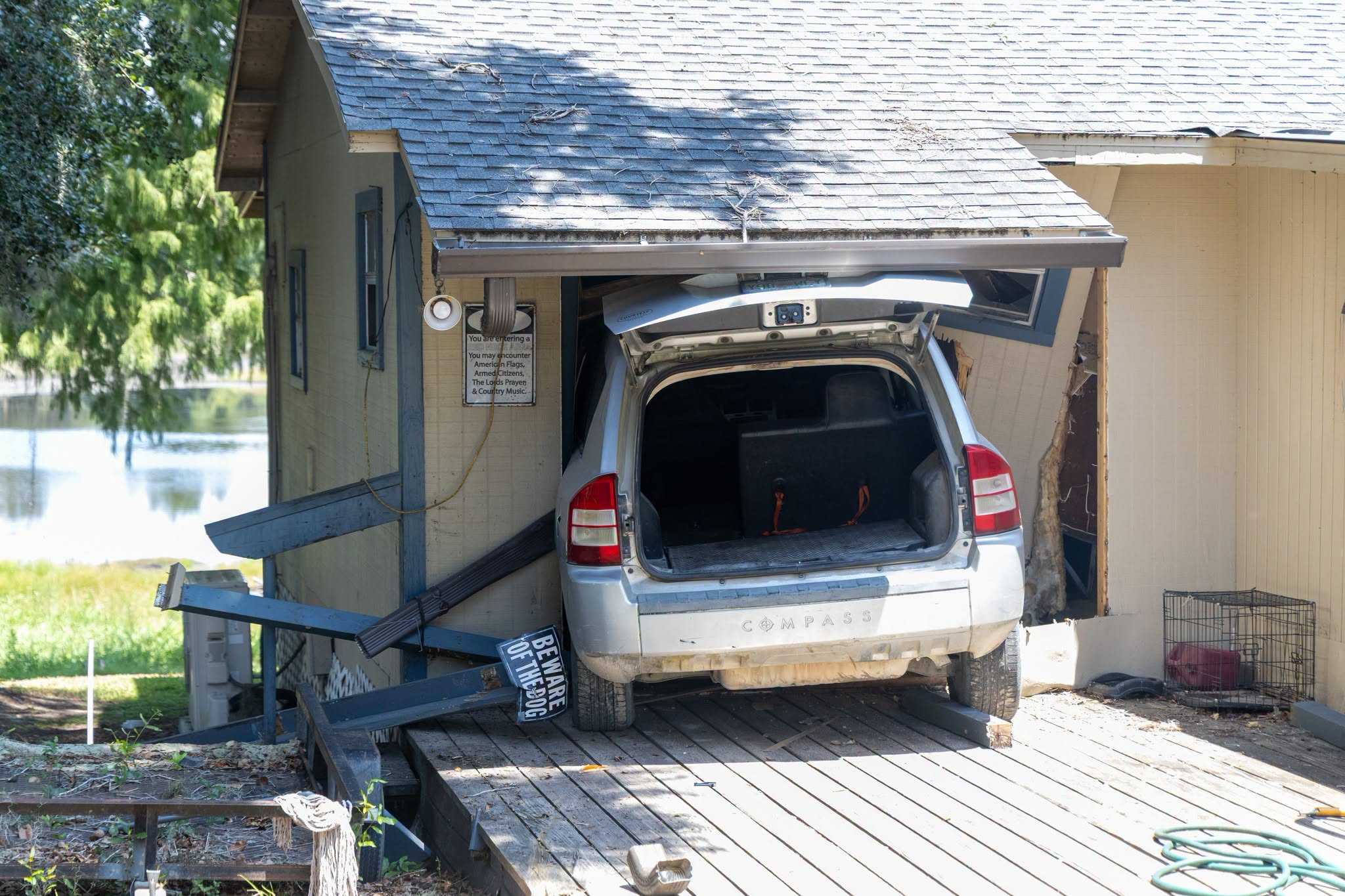 1 injured after car crashes into Marion County duplex